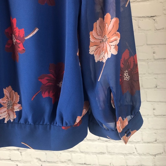 SHIRT - Women's Madewell blue mock wrap blouse with red and pink floral print. - Picture 8 of 16